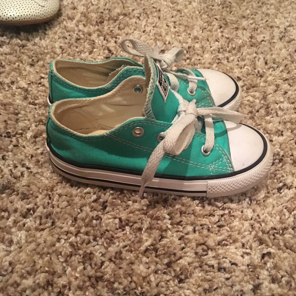 Little girls converses